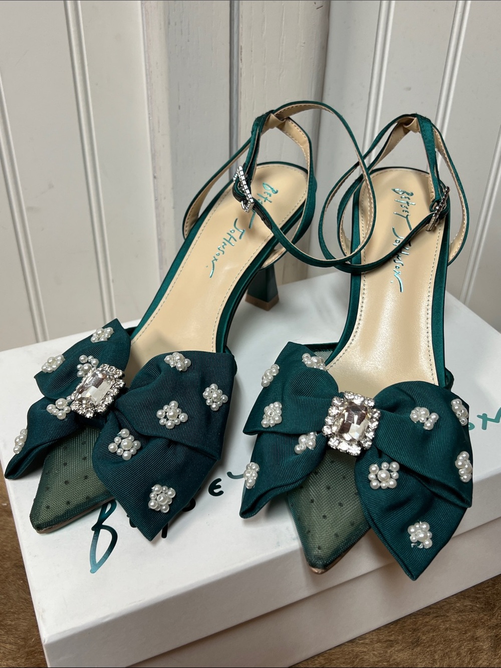 Betsey Johnson Emerald Mark Pump Heels 7 Shoes NWT - Picture 2 of 10